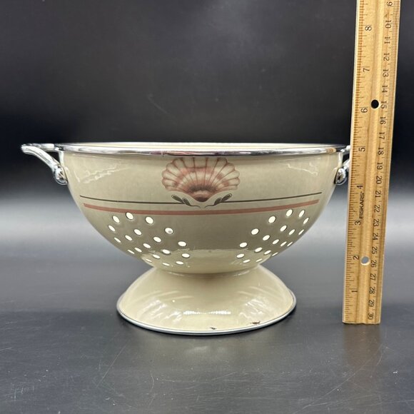 Vintage Colander Strainer 1980s Seashell Enamel Metal Cream Pink Nautical Beach - Picture 13 of 14